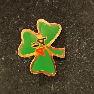 American Airlines St. Patrick's Day clover shamrock Pinback Legacy Logo Irish